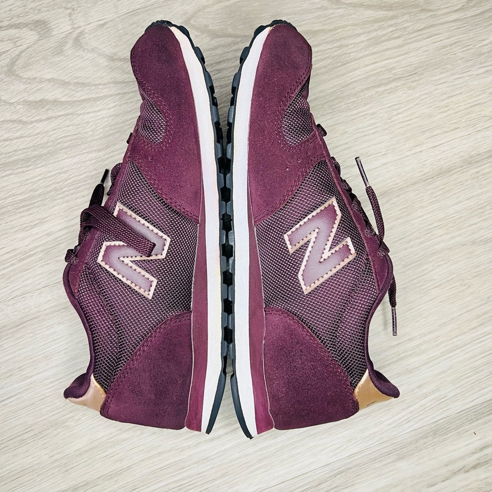 New Balance 311 Women’s Maroon and Rose Gold Suede Leather Sneakers Sz 9 - Picture 3 of 10
